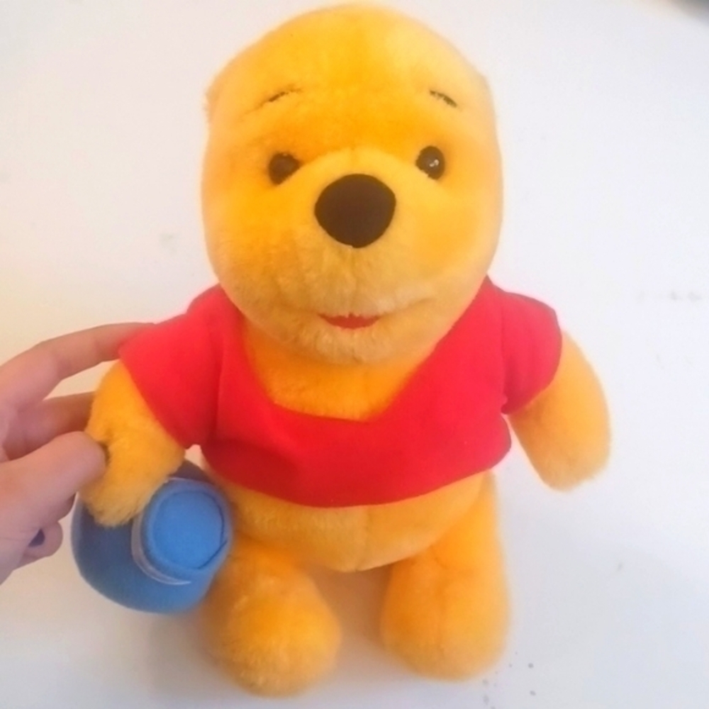 Vintage Winnie-the-Pooh Plush 1997 Mattel